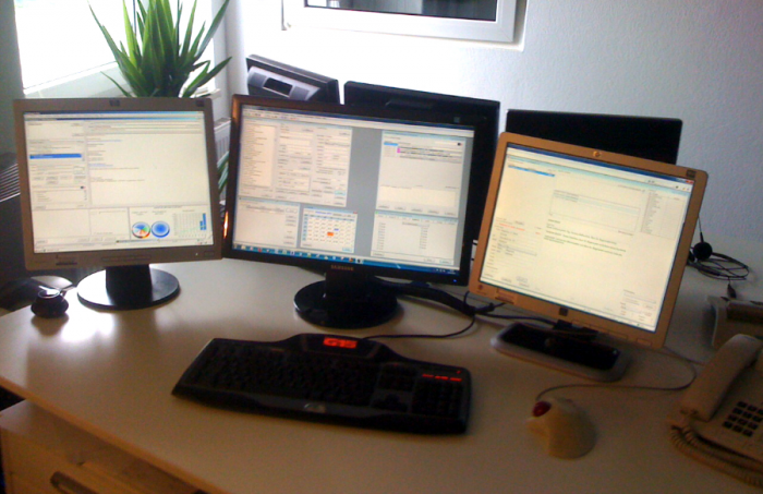 CRM TelMarkt Multi-Monitor-Arbeitsplatz